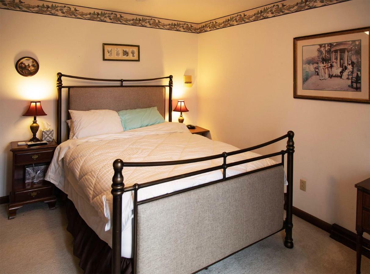 Shane Acres Country Inn Juneau Exterior foto